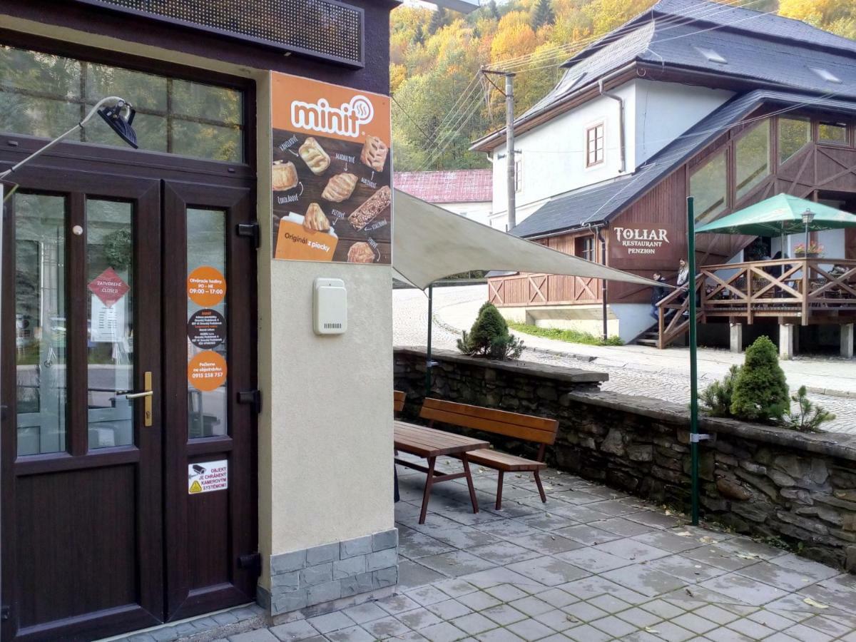 Urban Center Hotel Oravsky Podzamok Exterior photo